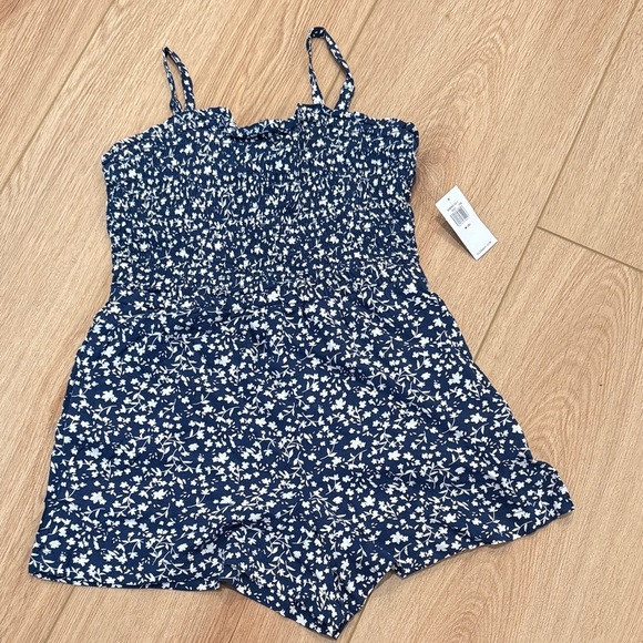 Old Navy Blue and White Floral Kids One Piece Romper - Picture 1 of 3